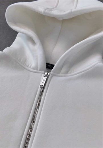 Kompromissloser Style mit Statement Tracksuits