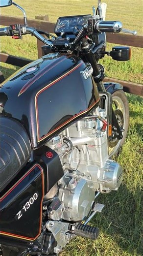 What an amazing pair of motorcycles! Which one would you choose as your daily?