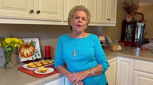 Fall is in the air, soup in on the stove… let’s make some Hobo Cornbread Muffins! | MeMe’s Recipes