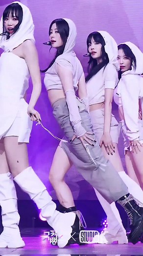 YUNJIN Unforgiven Fancam: Mesmerizing Performance at Music Bank