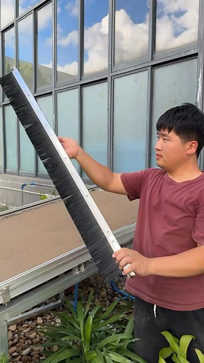 Smart Rail Cleaning Robot – App Control • Intelligent Spray • Auto Cycles #solarenergy | SuperPiping