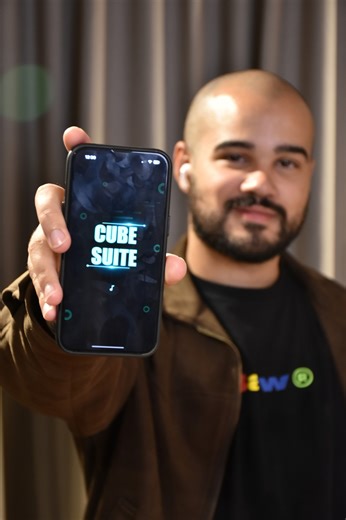 MVshow on Instagram: "Neste vídeo, apresentamos o Cube Suite! O Cube Suite é o aplicativo da MVave desenvolvido para configurar as pedaleiras da linha CubeBaby, o pedal Lost Tempo e o Chocolate Plus. Com ele, é possível explorar e expandir todas as possibilidades que esses equipamentos oferecem, proporcionando mais controle sobre o seu som! #MVave #CubeSuite #Guitar #GuitarTone #GuitarPedal #MIDIControl #LoopPedal"