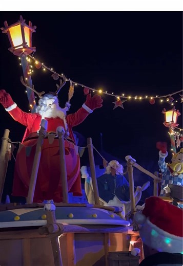 Parade de Noël au Parc Astérix ! 🎄#parcasterix #show #parade #2026 #parcdattraction