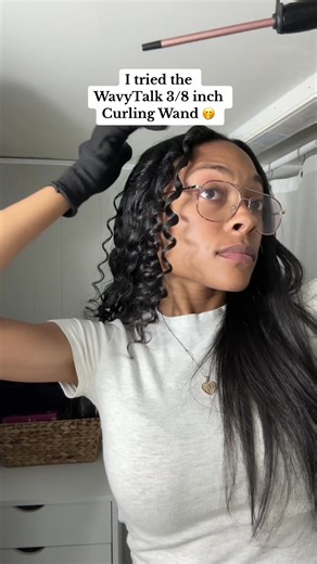 I tried the smallest curling wand that WavyTalk sells 🤭 lets see how this goes #wavytalk #smallcurlingiron #curlingwand #curlingiron #wavytalkcurlingwand #longhair #curlyhair #wavyhair #hairtutorial #easyhairstyles @wavytalkofficial