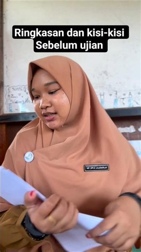 Ketika guru memberikan ringkasan dan kisi-kisi sebelum siswa ujian