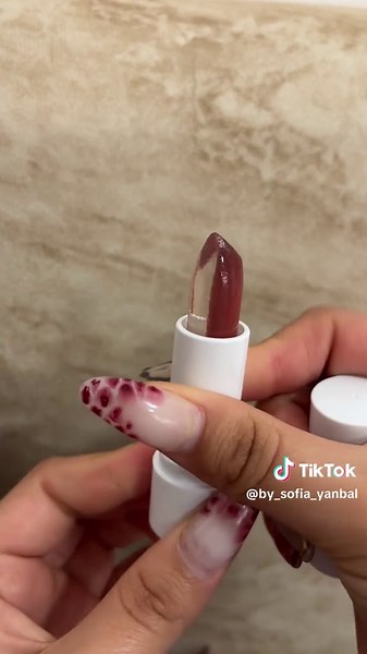 Labial Multi Beneficios de Yanbal: Hidratación y Estilo