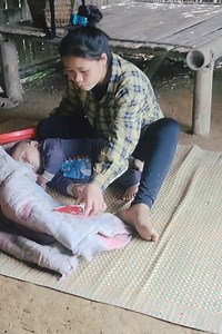 Owner abandoned house Cast out single mum and her baby leave here to find new place | បន្ទប់ថែទាំជម្ងឺ ភូមិឡឥដ្ឋ