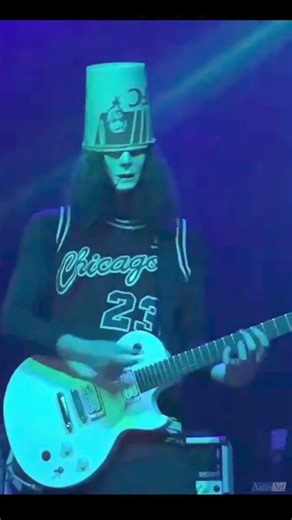 Buckethead SWEEPS & TAPS 🤘🏻 #guitar #music #buckethead #shorts #unmasked #gunsnroses #technique #wow