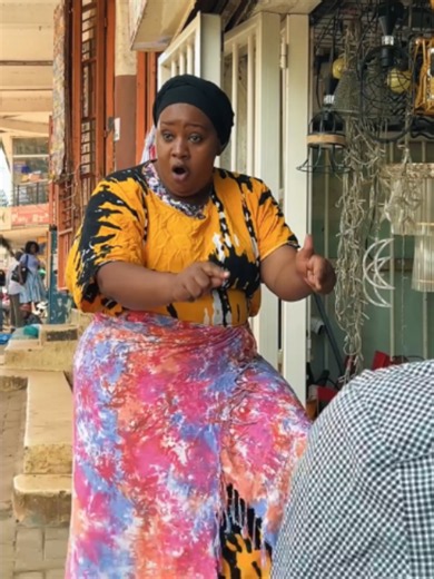 Ono Omusajja Kiki Ddala Kyesimuwa😂🤣 @mabeera.electro.centre 👈👈👈👈👈👈 . . #foryoupage #ugandatiktok #ugandancomedyskits