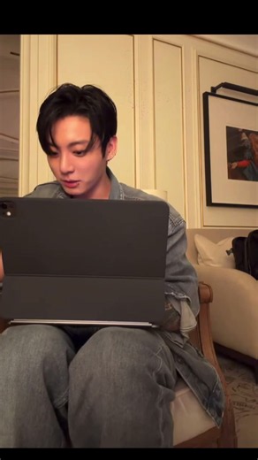 ジョングク BTS カメラ目線で笑顔で可愛い瞬間｜MNJ Jungkook
