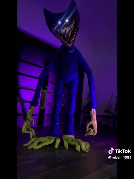 Huggy Wuggy Cosplay: Poppy Playtime Animation