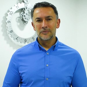 1.1K views · 873 reactions | Nos llegó el momento a nosotros. Lidero un movimiento de cambio, de valentía y de justicia. Tenemos la capacidad de salir adelante y vamos a sumir con responsabilidad las riendas de nuestro país. Es momento de demostrar que los buenos somos más. #CR2022 #LosBuenosSomosMás | Dr. Christian Rivera | Facebook