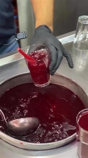 Ali Göde Şalgam ® on Instagram: "📍1930 yılından beri Dut ve Meşe fıçılarında özenle hazırlıyoruz 📍Şalgamlarımız katkı ve koruyucu madde içermemektedir. 👉 Türkiye’nin heryerine şalgam gönderiyoruz. 🌐 www.aligode.com.tr . #adana #şalgam #ıçecek #türkiye #eticaret #sipariş #drink #aligöde #aligödeşalgam"