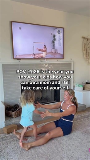 I want to spend as much time with my toddler as I can, AND I also want to take care of myself - so let’s do both! The way I’ve been able to do this is through 30 minute @Barre Definition home workouts a few times a week. I don’t have time to drive 10 minutes to a studio, take a 50 minute class that doesn’t target what I need, and then drive 10 minutes back. I need a quick, efficient workout that burns quickly while my toddler runs around. Anyone else? And I have a feeling I’ll miss these days wh