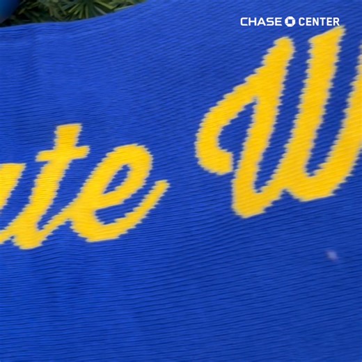 📢 All fans attending today’s game will stay warm and cozy with a Warriors scarf thanks to Chase! | Chase Center