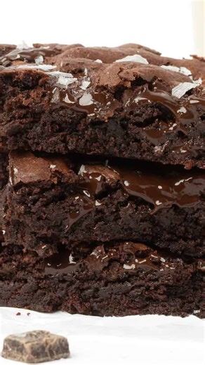 This Homemade Brownie Mix by @designeatrepeat has the classic fudgy flavor of boxed brownies, only better 🍫 Made in one bowl with a few simple ingredients, this recipe is perfect when you’re craving something sweet! Comment ‘RECIPE’ to have the details sent to your DMs and keep tagging #feedfeed for a chance to be featured. https://www.designeatrepeat.com/best-fudgy-brownies/ #brownies | Feedfeed