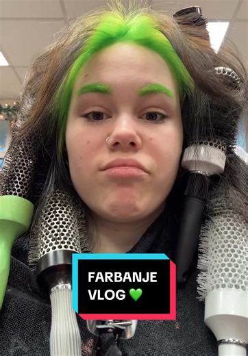 kako vam se dopada ova promena? 😻💚 📍salon 'Njegovan' Danila Kiša 1, Novi Sad Ivanin instagram: @sizeraj #hairtransformation #hairdye #minivlog #srbijatiktok #srbija