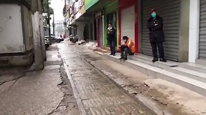 🇨🇳🦠 Das neue Corona-Virus hält die Welt in Atem. In China wurden ganze Städte geschlossen, um die Verbreitung zu verhindern. Die Gesamtzahl der Toten liegt bereits bei 25, bei 830 Personen wurden der Erreger diagnostiziert. 👉 Hier gehts zum Ticker: blick.ch/15715896 | Blick