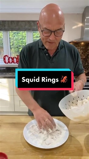 Crispy Golden Calamari Recipe with Seasoned Squid Rings