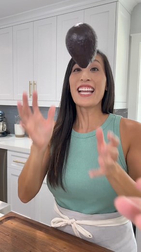 🥑🥑🥑 How to Tell When an Avocado is Ripe! 🥑🥑🥑 Look out for these signs! 🟢🥑 ✅ Gently squeeze the avocado using your palm. If it yields slightly and feels soft, it's good to go! 🤏🥰 ✅ Check the color! A ripe avocado will have a dark green or black outer skin 🍐🖤 ✅ Take a peek behind the stem! Lift the small stem cap gently. If it comes off easily and reveals a green color underneath, it's perfectly ripe! 🌿👌 #AvocadoTips #PerfectlyRipe #ReadyToGo | Jessica Gavin