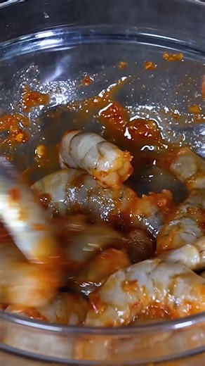 This firecracker shrimp recipe makes the best firecracker shrimp, with just the right combination of sweet, heat and awesome flavor, and it's ready in minutes! >> Comment “RECIPE" and I'll send this recipe straight to your DMs! 🥳 GET THE FULL RECIPE ⬇️ https://www.chilipeppermadness.com/recipes/firecracker-shrimp/ Ingredients: 1/2 cup chili-garlic sauce 2 tablespoons spicy chili oil 1 tablespoon sriracha 1 tablespoon white wine vinegar 1 tablespoon honey 1 teaspoon cayenne use paprika for milde