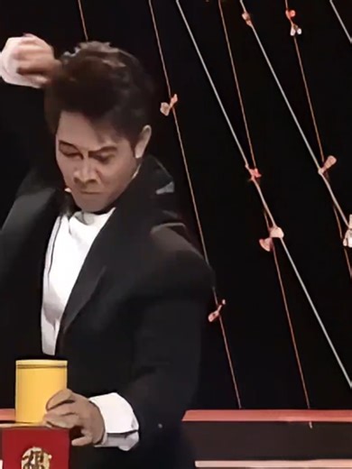 74165766623572165491988年李连杰登台施展内功，上演逆天壮举，科学难以解释！
