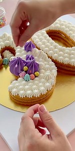 Classic Buttercream Piping Cake 🎂🤍 | Cake Layers & Designs