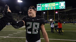 Eugene native, Oregon football LB Bryce Boettcher wins Burlsworth Trophy