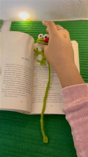 Viral funny crochet frog bookmark for the bookworms out there#crochet #trendingmusic#viralvideo#diy