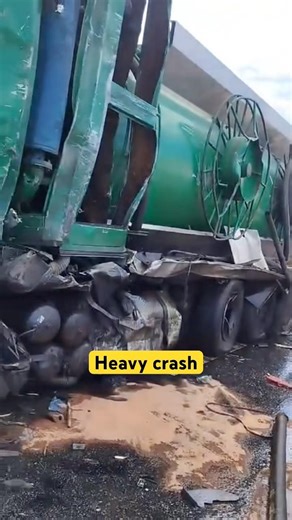 Heavy trucks crash #trucker #crash #hgvdriver #lkwfahrer #camion