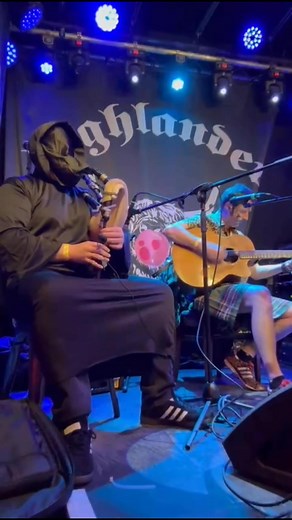 👻 A spooky sounding Tunesday tune from the floating bagpipes and the Celtic Tiger.. we have no idea what this tune is called! 🙈😂 💡 Any ideas for a name? Leave them in the comments!👇🏼 #Halloween #Tunesday #Bagpipes #Spooktacular | Tartan Paint