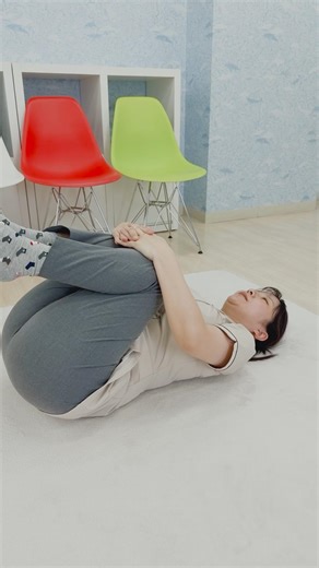 Autonomic nervous system stretches to relieve spring ailments⑥ Knee-hugging pose #shorts #Hashimo...