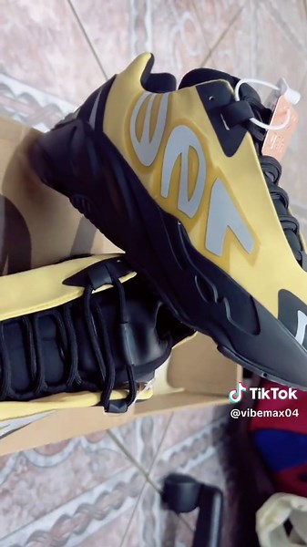 Check out these yellow yeezys 700 from my online shopping haul 🌟🥹. Nothing can beat these looks 😍😍😍. #yeezys #yeezy700 #nike #viralvideo #shopeehaul #blowitup #blowthisup #shopping #grab1212challenge #shoeschallenge #shoestyle #blowthisup #shoes #shoecollection #blowup? #viraltiktok #shoppingaddict #shoecheck #yeezyhaul #yeezyslides #yeezyseason