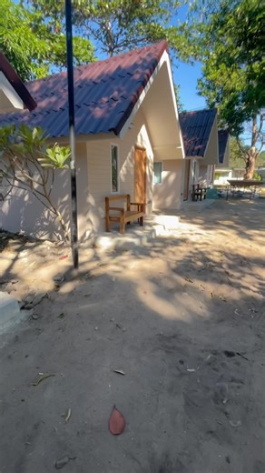 จัดภาพบรรยากาศห้องพักมาฝากกันครับห้องพักสะอาด บรรยากาศเงียบสงบ เหมาะกับการพักผ่อนอย่างแท้จริงไม่ว่าจะมาพักผ่อนกับครอบครัว คนรู้ใจ หรือมาพักผ่อนคนเดียว ก็สบายใจทุกช่วงเวลา📩 ราคาห้องพักสามารถสอบถามได้ทางอินบ็อกซ์ หรือทางเพจของเราได้เลยครับซีพาราไดซ์ยินดีดูแลและต้อนรับทุกท่านครับ Sharing the cozy atmosphere of our guest rooms with you.Clean, comfortable, and peaceful, perfect for a truly relaxing stay.Whether you’re traveling with family, your loved one, or enjoying some quiet time alone, our room