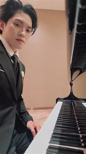 What's song guy 😎 ? #piano