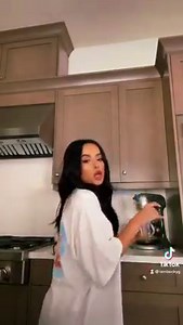 Over here dancing like somebody’s tia in my kitchen 😂💁🏻‍♀️ #Fulanito https://beckyg.lnk.to/Fulanito/youtube | Becky G