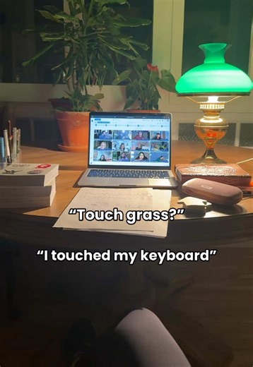 Just another night studying with StudyStream while the world is outside 🌙💻📚 #studystream #studytok #examseason #exams #studying