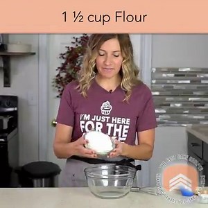 If you love pecan pie, you’ll go crazy for this easy pecan pie cake! It’s a homemade cake with sugary pecans inside. Best served with ice cream! https://thebestcakerecipes.com/pecan-pie-cake/ | The Best Cake Recipes