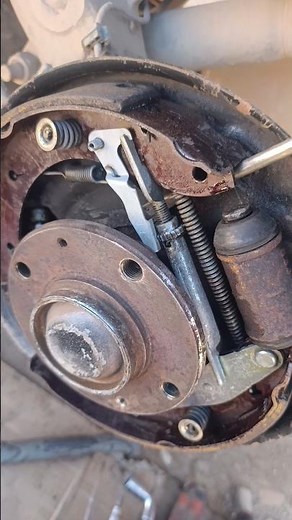 How to increase the handbrake adjustment on a Peugeot Partner vehicle #tips #automobile #mechanic