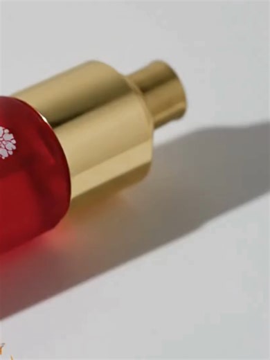 Having an urgent party invitation tonight? Or a wintry flight waiting at dawn? The panic can be visible on your skin, too. Cabin air, fluctuating temperatures, and city lights silently steal calm and moisture. This is when the conscious ritual comes into practice. With Varenya Elixir, some intentional moments restore softness and balance. Here comes the role of Age-defying & Corrective Face Serum. The rich texture infused with Bakuchi Oil, Niacinamide, and Saffron carries the lush purity of the 