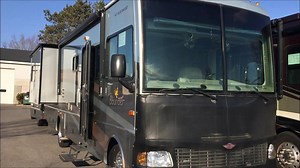 2007 Fleetwood Bounder 33R — Pre-Owned Motor Home A class A...