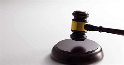 Juiz brasileiro afastado por denúncias de abusos após absolver acusado de violar criança