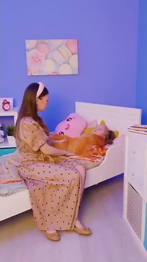 HOW TO FIGHT NIGHT MONSTERS AWAY 👻📱💡 || Genius Parenting Hacks || #Shorts