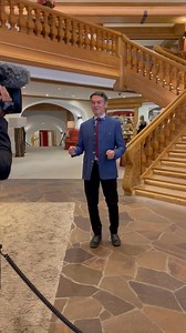 Heute geht es ins malerische Allgäu, genauer gesagt in das Sternerestaurant Silberdistel im 5-Sterne-Hotelresort Sonnenalp. Mit atemberaubendem Panoramablick, edlem grün-weißem Interieur und einer Küche, die keine Wünsche offenlässt 🍤🔥🍨 Was denkt ihr, wer gewinnt? 😁📺 „Mein Lokal, Dein Lokal“ – Montag bis Freitag um 17:55 Uhr, bei Kabel Eins oder kostenlos streamen auf Joyn. | Mein Lokal, Dein Lokal