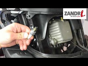 Replace spark plug Piaggio Zip