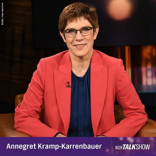 Die NDR Talk Show läuft heute Abend endlich wieder im Ersten - unter anderem mit Annegret Kramp-Karrenbauer, Hazel Brugger und Matthias Brandt. Wir sehen uns um 22.50 Uhr! | NDR Talk Show