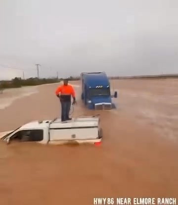 🚨Breaking 🚨 #california Intense footage from catastrophic #flash #flooding earlier that left driver's stranded along Highway 86 near Desert Elmore Ranch near the Salton Sea State Route 86 is CLOSED in both directions from Allen Road to State Route 78 due to debris and flooding. Please avoid the area and use alternate routes. Updates will be provided as conditions change. | American News And More