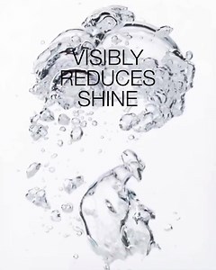 Say goodbye to Oily skin with Visibly Clear Pore and Shine Daily Scrub that unclogs your pores. | Neutrogena