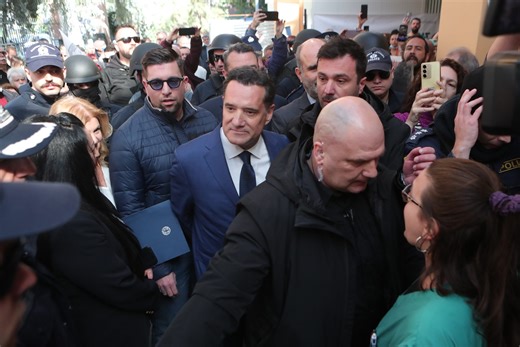 «Θλιβερός πρωταγωνιστής ο Άδωνις Γεωργιάδης σκηνικών αστυνομικής βίας εναντίον γιατρών», τονίζει ο ΣΥΡΙΖΑ - ΤΑ ΝΕΑ