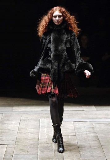 Olgasherer Walks for Alexander McQueen F/W 2006
